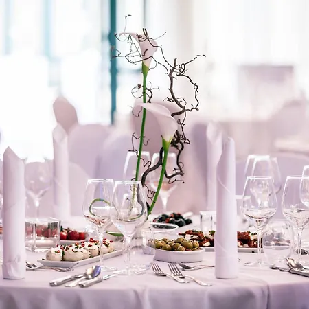 Munich Airport Marriott Hotel 4*