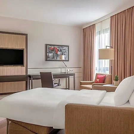 Munich Airport Marriott Hotel 4*